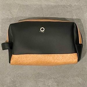 BULGARI HIS Stylish leather bath body essential kit.